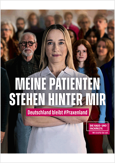 Arzt blickt in die Kamera. Meinte Patienten stehen hinter mir. Deutschland bleibt #Praxenland.